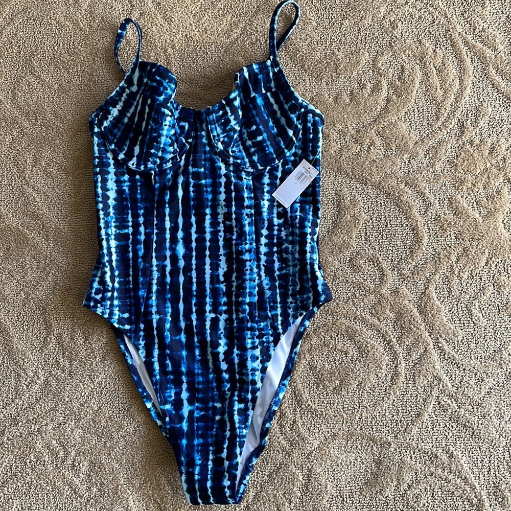 Old navy new swim suit. Ladies size small. Brand new 🌷🌷🌷🌷